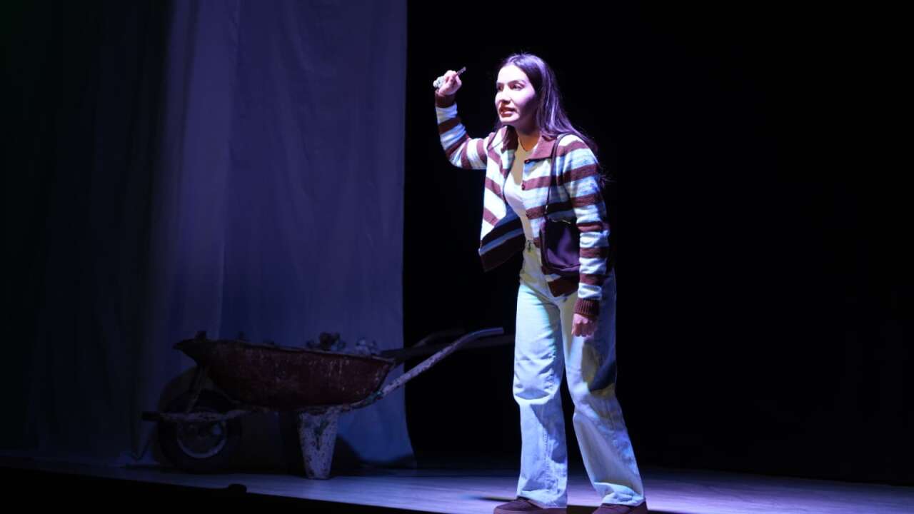 Milas’ta 8 Mart’a Özel Tiyatro: Kadınların Mücadelesi Sahneye Taşındı 8